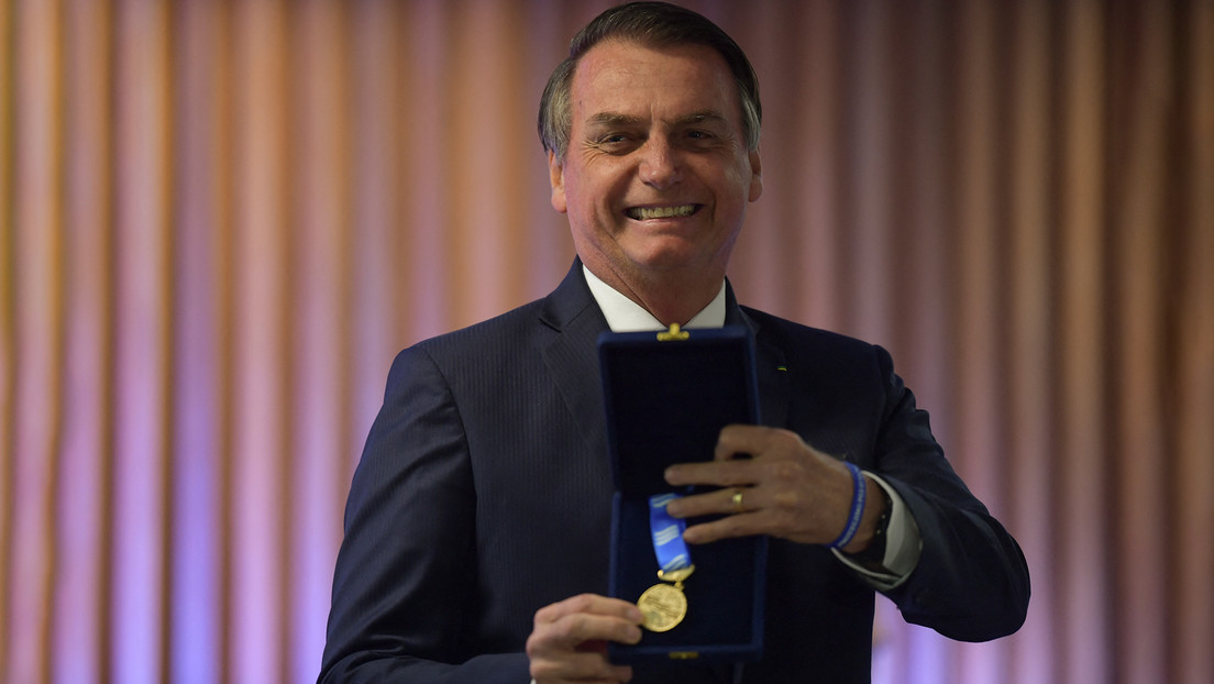 Polémicas medallas: Bolsonaro condecoró a familiares, aliados ideológicos y a sí mismo durante su administración