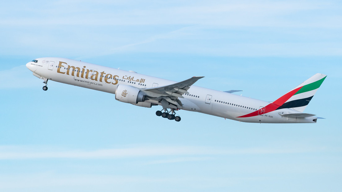 La aerolínea Emirates defiende su decisión de continuar con los vuelos a Rusia