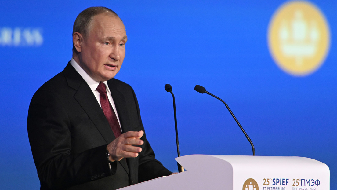 Putin afirma que "la economía de las entidades imaginarias está siendo reemplazada por la economía de los activos reales"