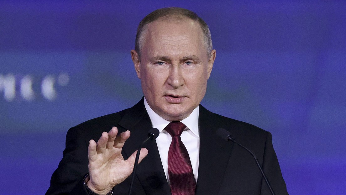 Putin: "Es erróneo considerar que la época de cambios turbulentos pasará y todo volverá a la normalidad, no lo hará"
