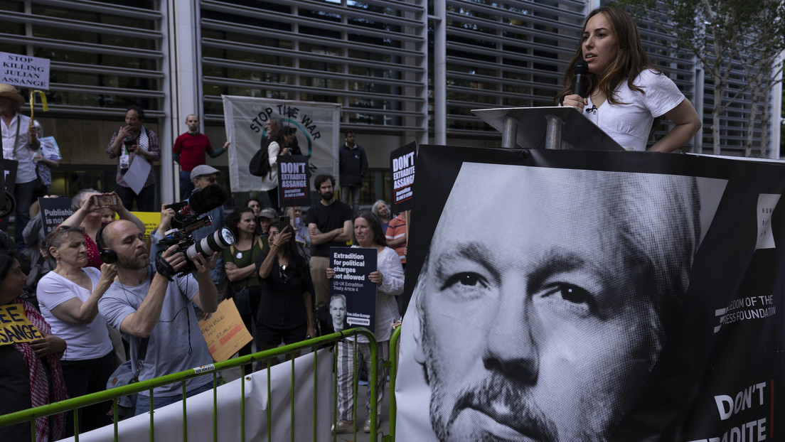 La salud de Julian Assange se ha deteriorado en prisión, según su esposa
