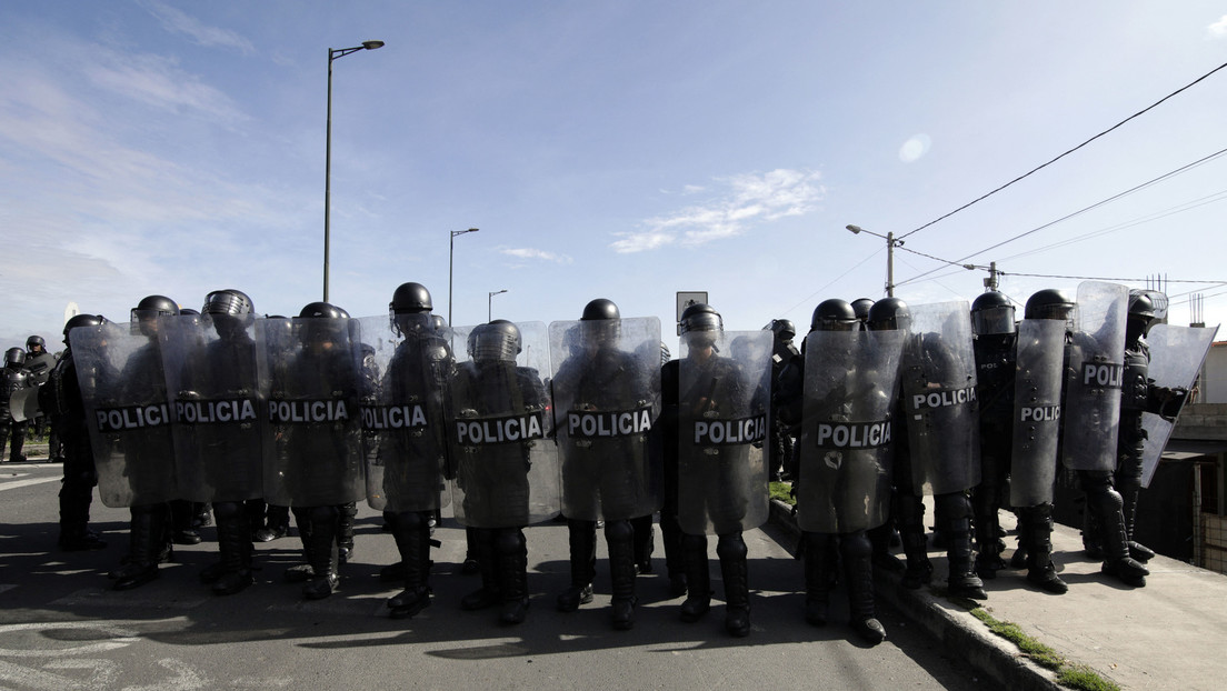 "Esto no es cuartel": La Policía ecuatoriana se toma la Casa de la Cultura en Quito en el marco del paro nacional (VIDEOS)