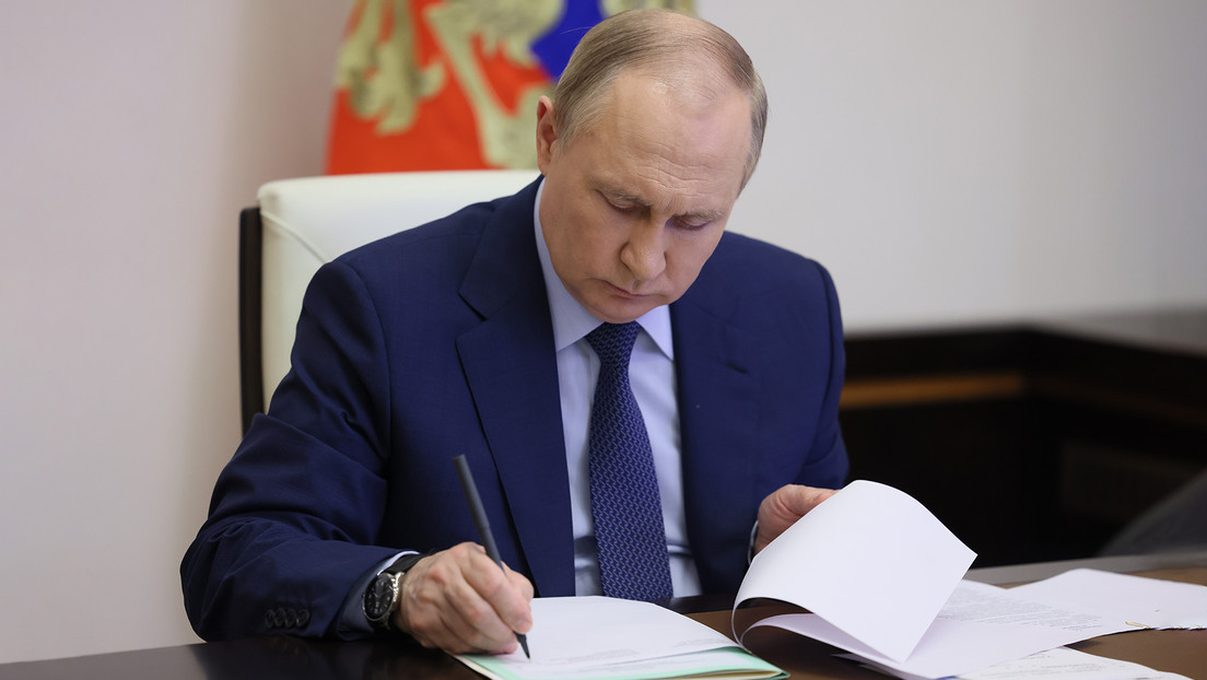 Putin firma el decreto que establece el nuevo régimen de pagos en rublos a los tenedores de eurobonos extranjeros