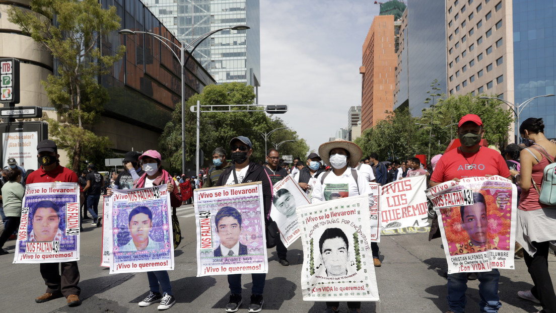 La secretaría de Defensa de México revela el volumen de la evidencia documental entregada sobre el caso Ayotzinapa