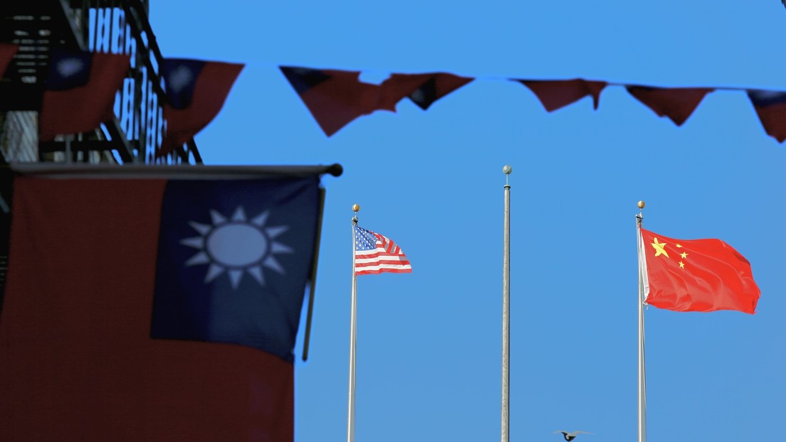 China denuncia que un avión militar estadounidense en el estrecho de Taiwán puso en peligro la paz
