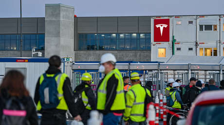 Musk tiene un "súper mal presentimiento" sobre la economía y quiere "recortar alrededor del 10 %" de la plantilla de Tesla