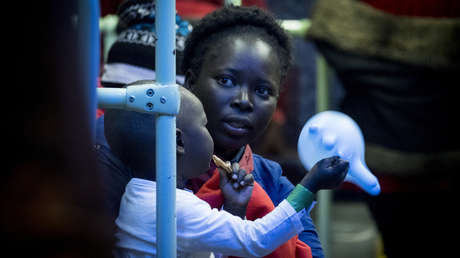 Reconocen por primera vez la nacionalidad española a una niña nacida en una patera