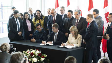 Canadá y Dinamarca ponen fin a la 'Guerra del whisky' con la firma del acuerdo sobre la soberanía de un islote en el Ártico