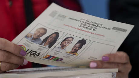 Cierran mesas electorales en Colombia y comienza el preconteo electoral