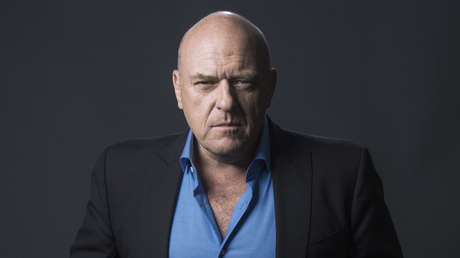 "Cierren la boca": estrella de 'Breaking Bad' pide a quienes "tanto aman el capitalismo" que no se quejen por la suba del precio del combustible