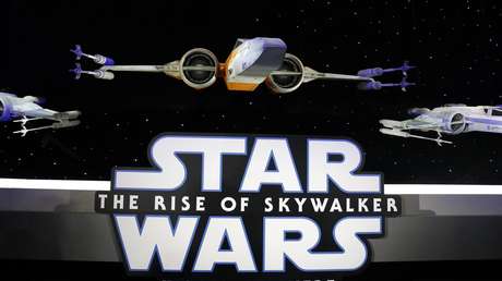 Subastan por más de 2,3 millones de dólares el modelo de un mítico caza estelar de 'La guerra de las galaxias'