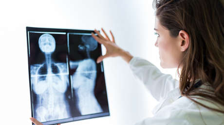 Un estudio revela que el cáncer de mama se propaga más durante el sueño