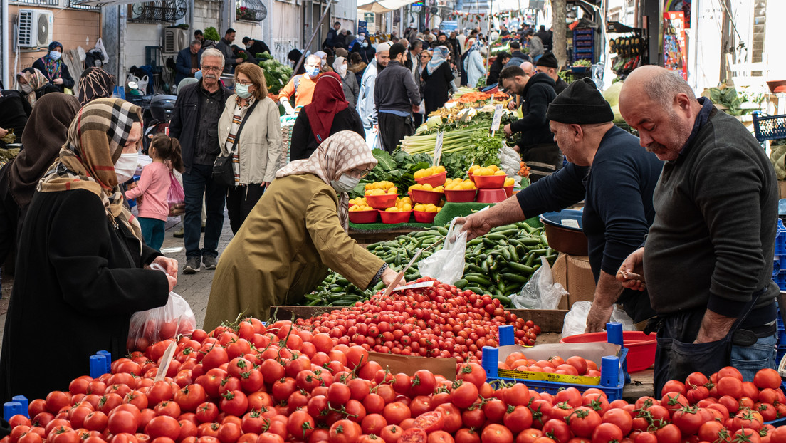 La inflación de Turquía se aceleró menos de lo previsto por los economistas, con un aumento anual de 78,62 % en junio