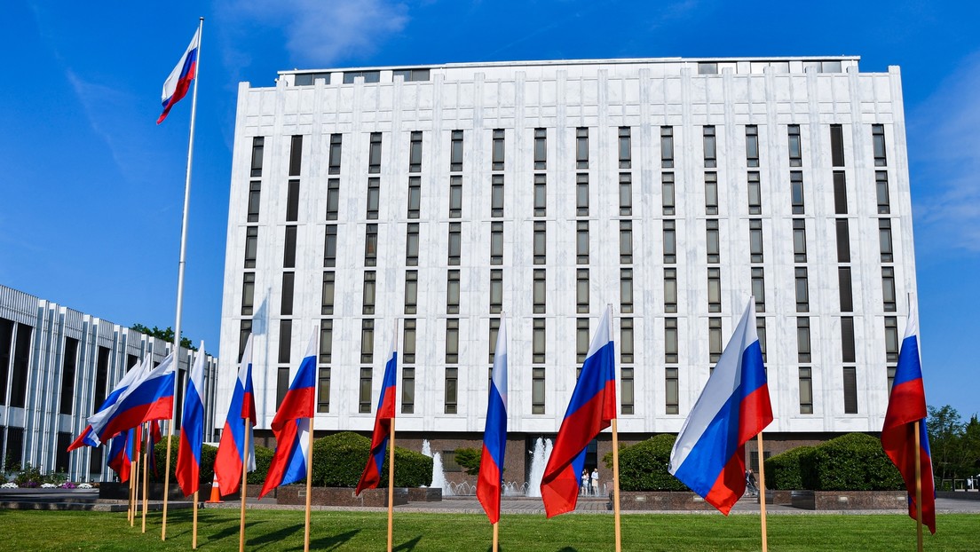 La Embajada rusa en EE.UU. tacha de "competencia desleal" los llamados a excluir a su país de organizaciones deportivas