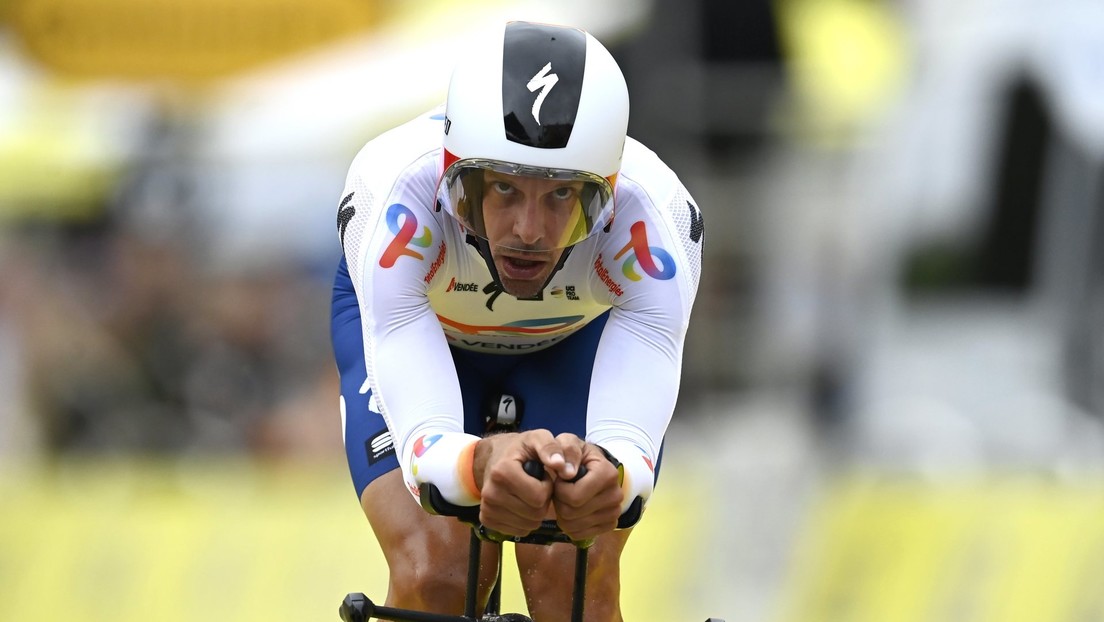 VIDEO: Ciclista sufre una fractura de vértebra cervical tras chocar contra espectadores en el Tour de Francia