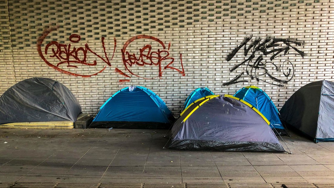 Protestas en París por la negativa del Gobierno a acoger en albergues semivacíos destinados a ucranianos a refugiados de otros países