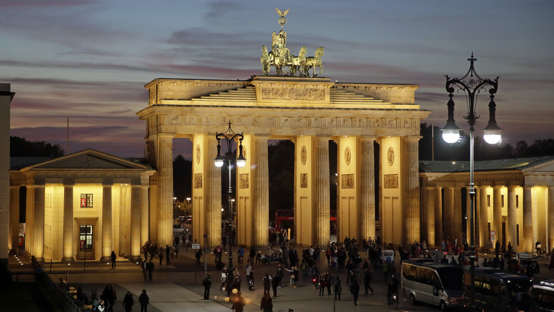 Parlamentario alemán propone ahorrar en la iluminación nocturna de los edificios públicos en Berlín
