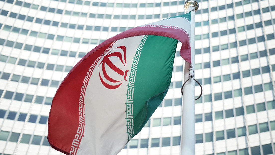 "Teherán tiene medios técnicos para producir una bomba nuclear, pero aún no ha tomado la decisión", afirma un asesor del líder supremo de Irán
