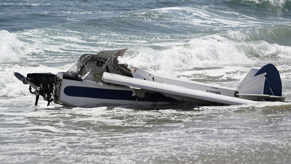 Un avión se estrella en una playa de California (VIDEO, FOTOS)