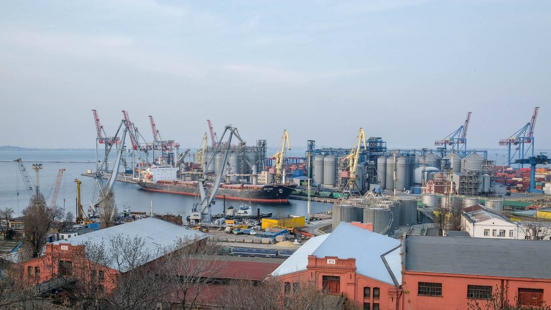 Rusia anuncia la destrucción de un buque militar ucraniano y misiles Harpoon en el puerto de Odesa (VIDEOS)