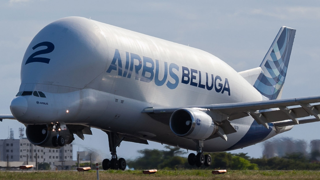 Aterriza por primera vez en Latinoamérica el avión gigante en forma de ballena (FOTOS, VIDEO)