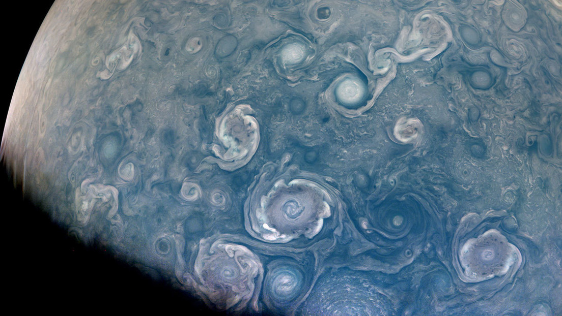 Captan unas poderosas tormentas 'hipnóticas' sobre el polo norte de Júpiter