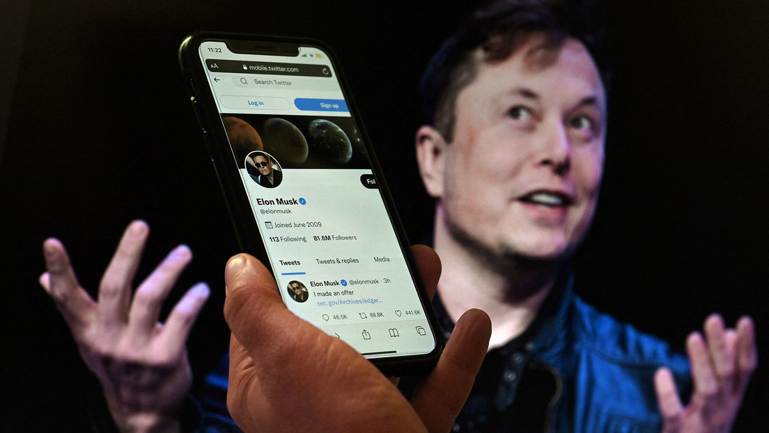 Elon Musk contraataca a Twitter