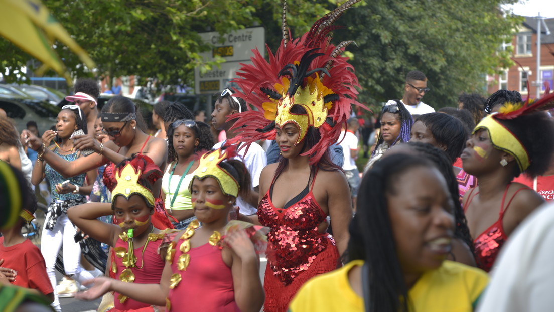 La Policía de Mánchester prohíbe a decenas de personas asistir a un famoso carnaval por "creer" que son pandilleros