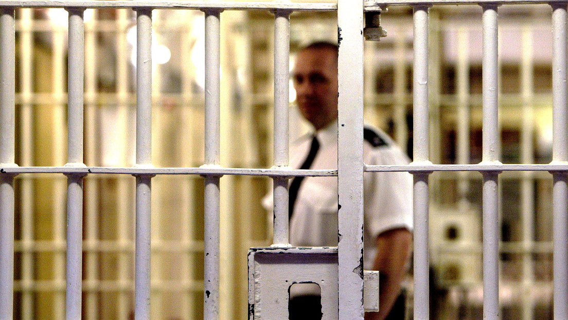 Guardias de una prisión del Reino Unido reciben talleres sobre bromas para evitar ofender a los reclusos