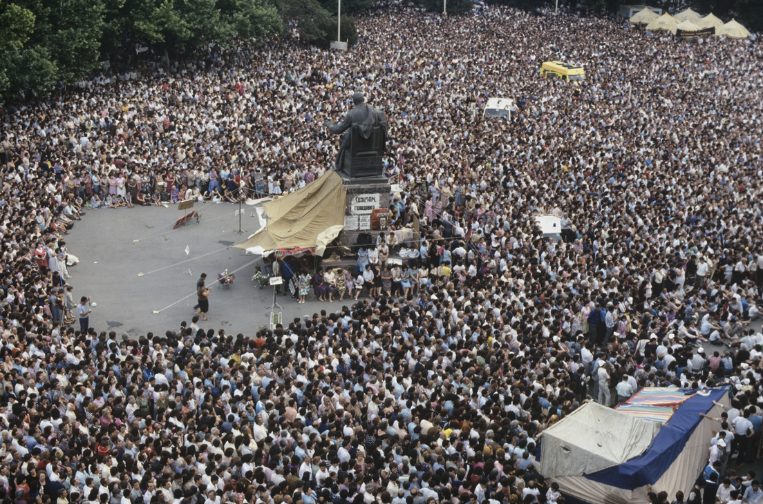 Армения 1990. Ереван 1991 год. Митинг в Ереване 1988. Митинги в Баку 1988. Армения площадь 1991.