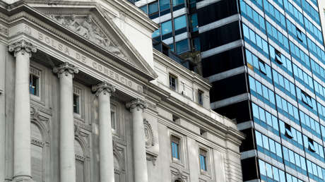 La Bolsa de Buenos Aires abre a la baja y el dólar se dispara luego de la renuncia del ministro de Economía de Argentina