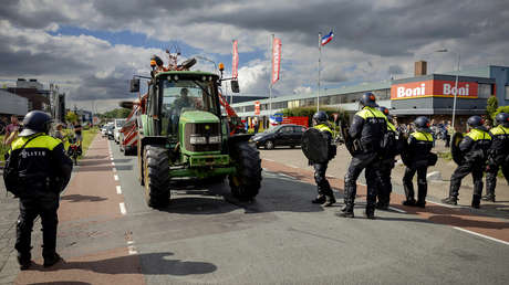 VIDEOS: La Policía dispara a los tractores de algunos agricultores que protestaban en Países Bajos