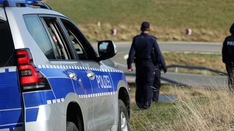 FOTO: Una enorme esvástica vista desde el aire aparece en un campo de Alemania
