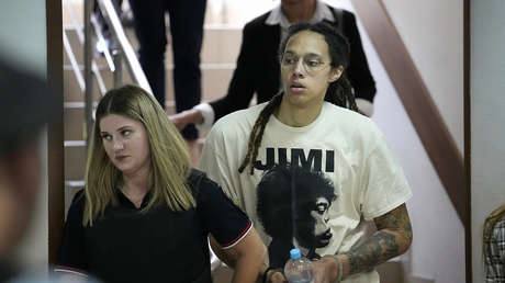 Biden habla con la esposa de la basquetbolista arrestada con drogas en Rusia y promete repatriarla