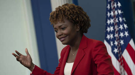 La vocera de la Casa Blanca reacciona a la orden del gobernador de Texas de devolver migrantes a la frontera