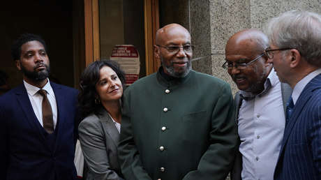 Un hombre que fue exonerado tras pasar más de 20 años en prisión por el asesinato de Malcom X demanda a Nueva York