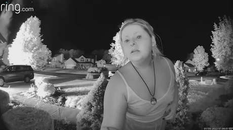 VIDEO: El dramático momento en que una desconocida despierta a una familia de 11 miembros para avisarles de que su casa está en llamas