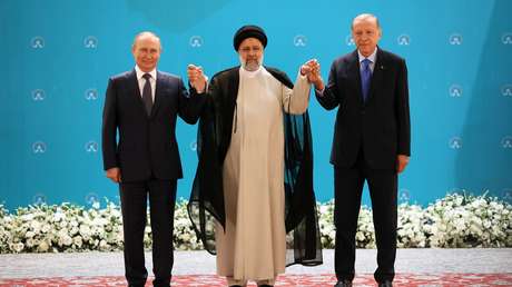 "Incomprensible para un miembro de la OTAN": la ministra de Exteriores de Alemania reprende a Erdogan por una foto conjunta con Putin y Raisi