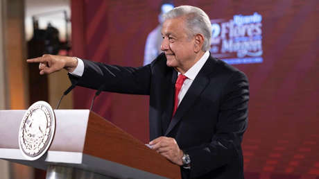 López Obrador promete una reforma de "pobreza franciscana" para limitar los altos sueldos de los funcionarios en México