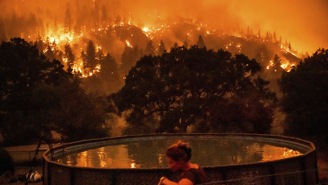 El incendio forestal más grande del año en California se cobra la vida de dos personas (FOTOS, VIDEOS)