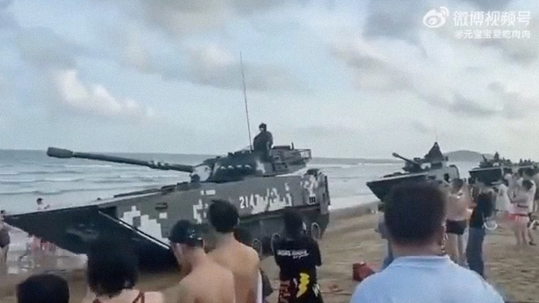 VIDEOS: Vehículos blindados del Ejército chino aparecen en playas de Fujian, la provincia más cercana a Taiwán