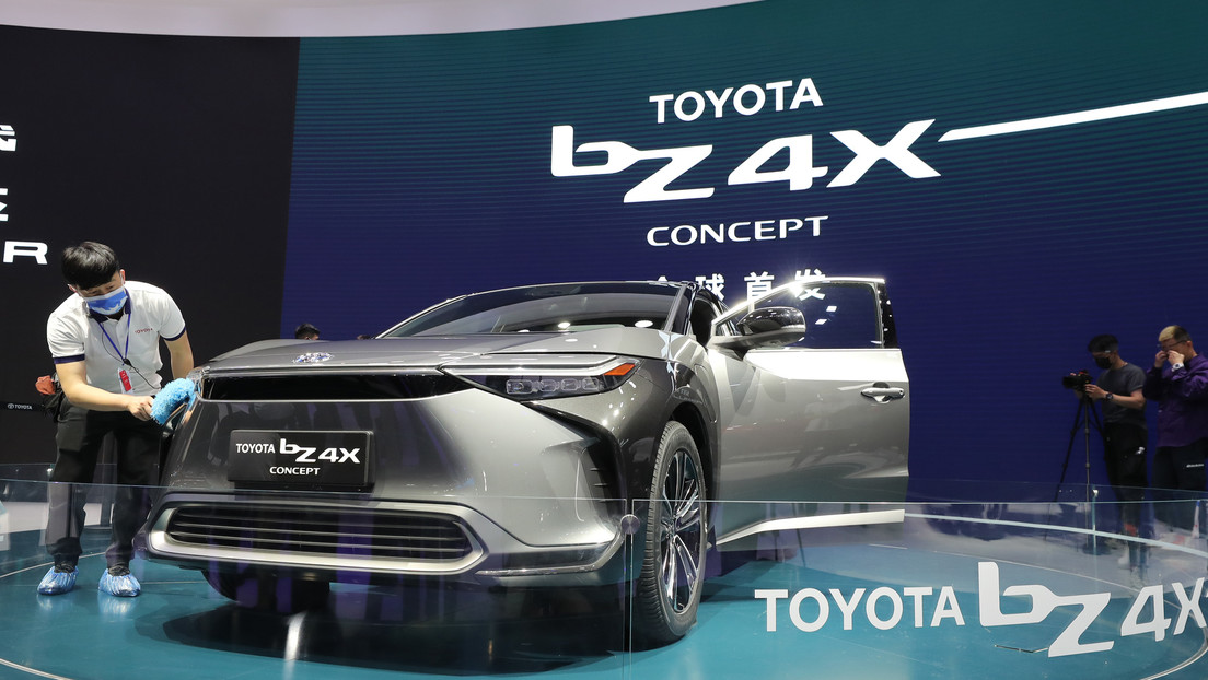 Toyota ofrece recomprar sus vehículos eléctricos a los que se le pueden caer las llantas