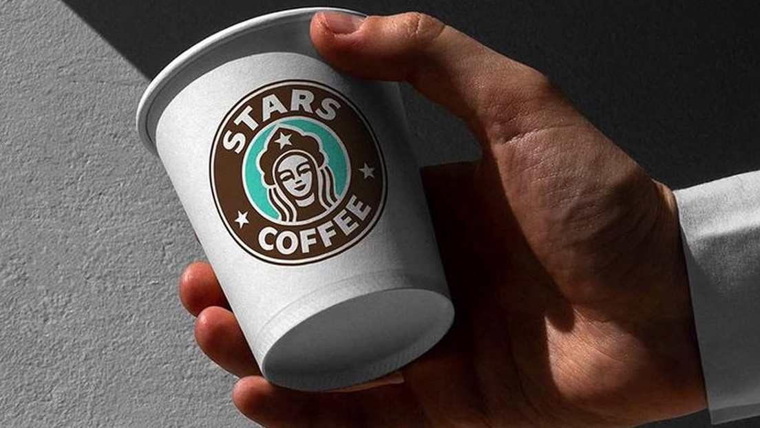 Las cafeterías Starbucks reabren en Rusia con una nueva imagen