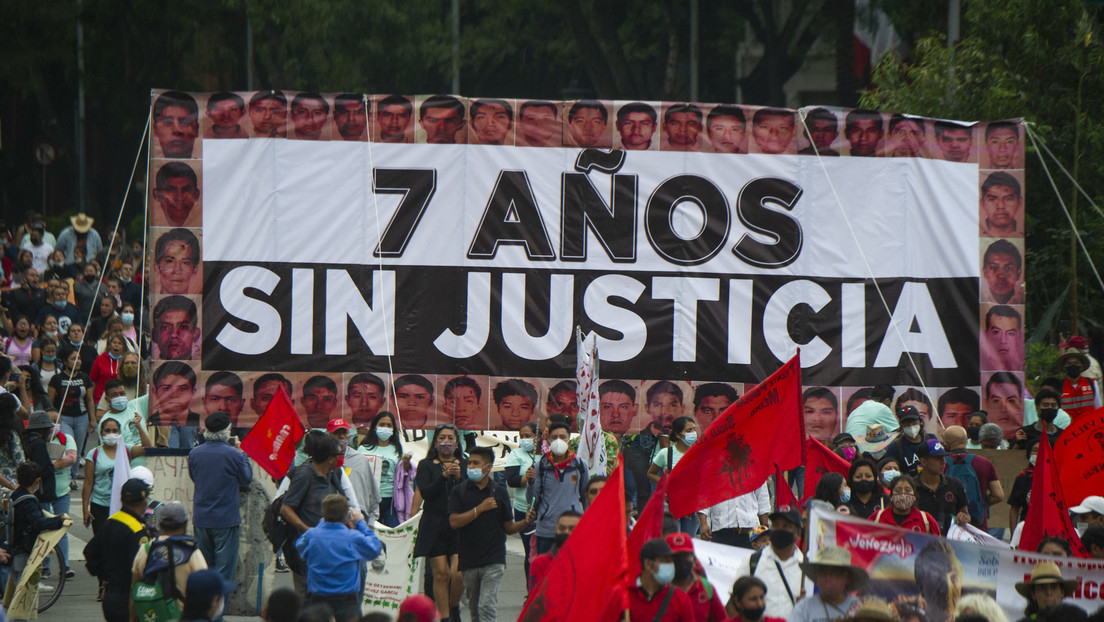 Un militar infiltrado y estudiantes que sobrevivieron algunos días: las revelaciones del informe de la Comisión Ayotzinapa