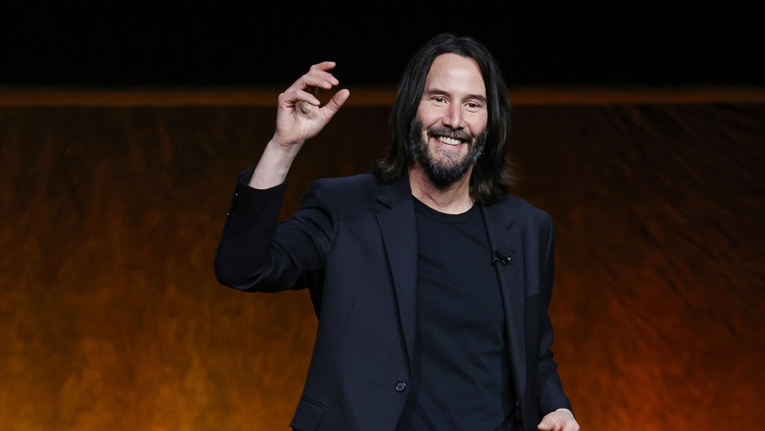 Keanu Reeves sorprende a una pareja de recién casados al colarse en su banquete de bodas