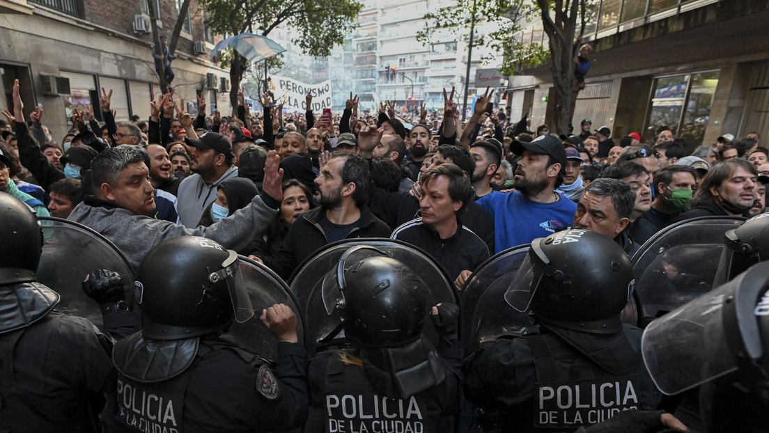 Represión, denuncias judiciales y fervor militante por Fernández de Kirchner: la tensión política no da tregua en Argentina