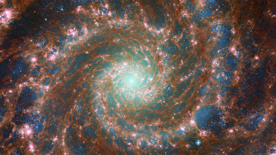 FOTOS: El telescopio James Webb capta el lado más hipnótico de la 'galaxia fantasma'