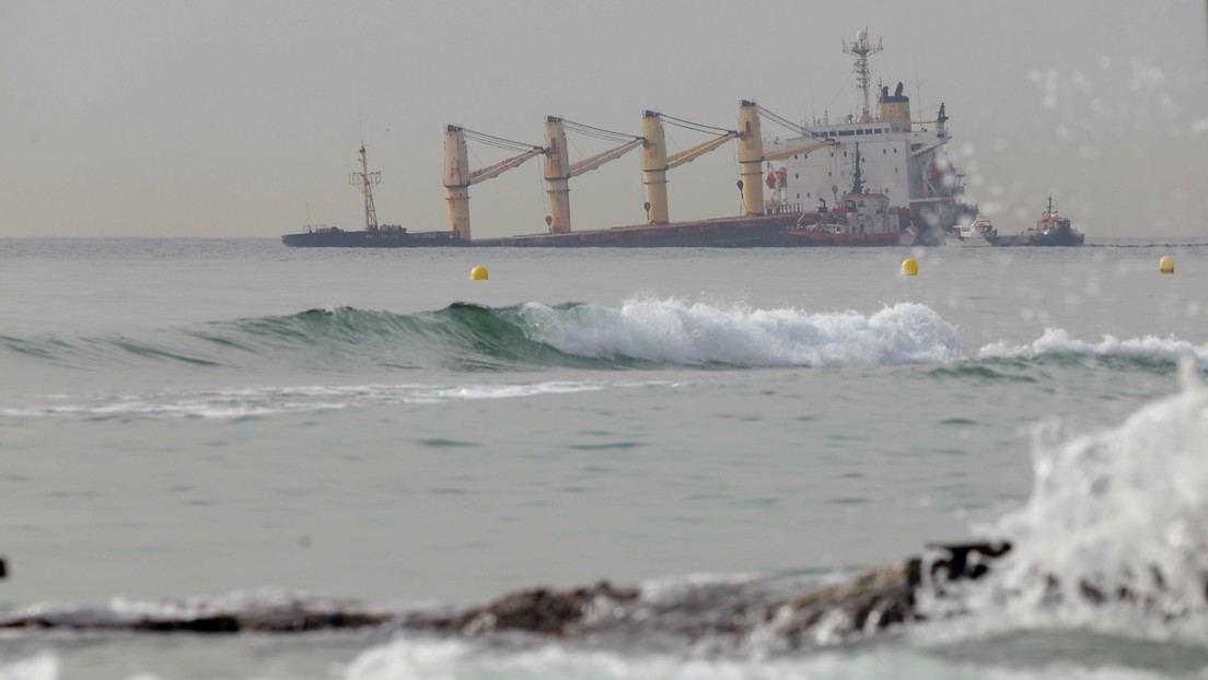 Un carguero corre peligro de hundirse tras chocar contra otro buque en Gibraltar