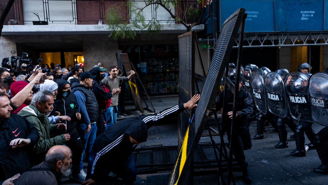 El jefe de Gobierno de Buenos Aires incumple la orden de retirar a los policías de la casa de Cristina Fernández y apelará el fallo
