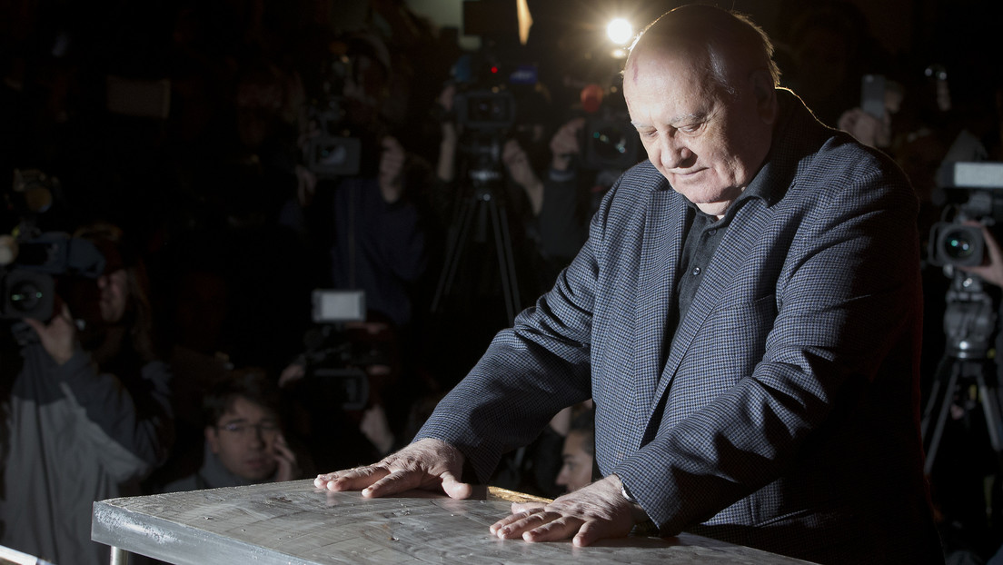 Alemania 'se inclina' ante Gorbachov por ayudar a su reunificación